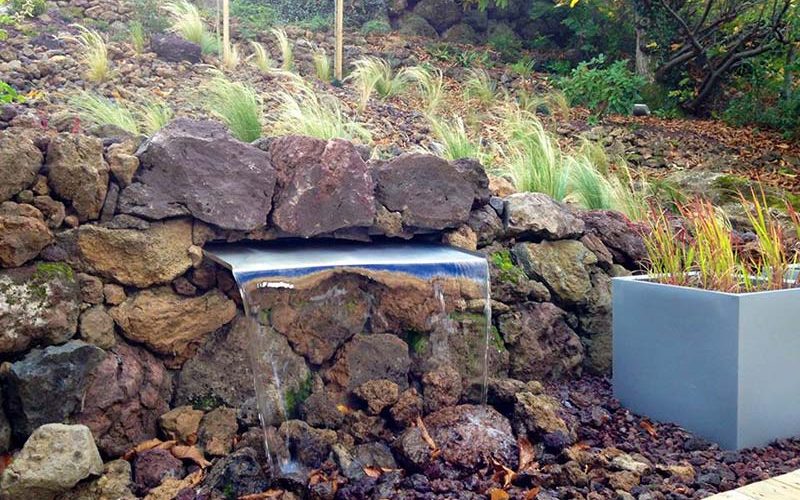 Création mur d'eau avec enrochement